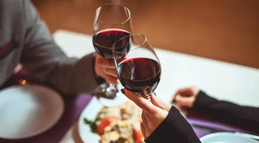  Ở Bulgaria, Lễ tình nhân còn được gọi là Ngày của những người làm rượu. Ảnh chụp màn hình