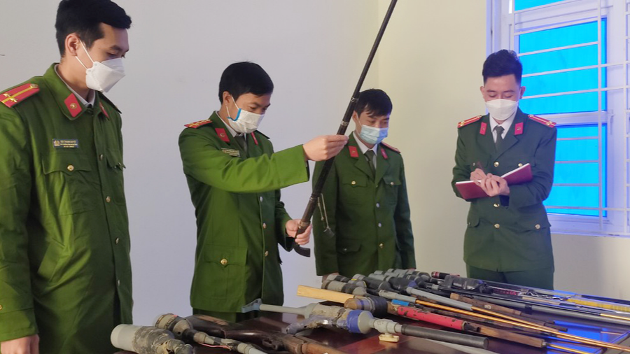 Thời gian qua, lực lượng Công an Thanh Hóa đã tiến hành thu hồi nhiều súng tự chế nhưng nhiều nơi người dân vẫn còn lén sử dụng. Ảnh: Công an Thanh Hóa