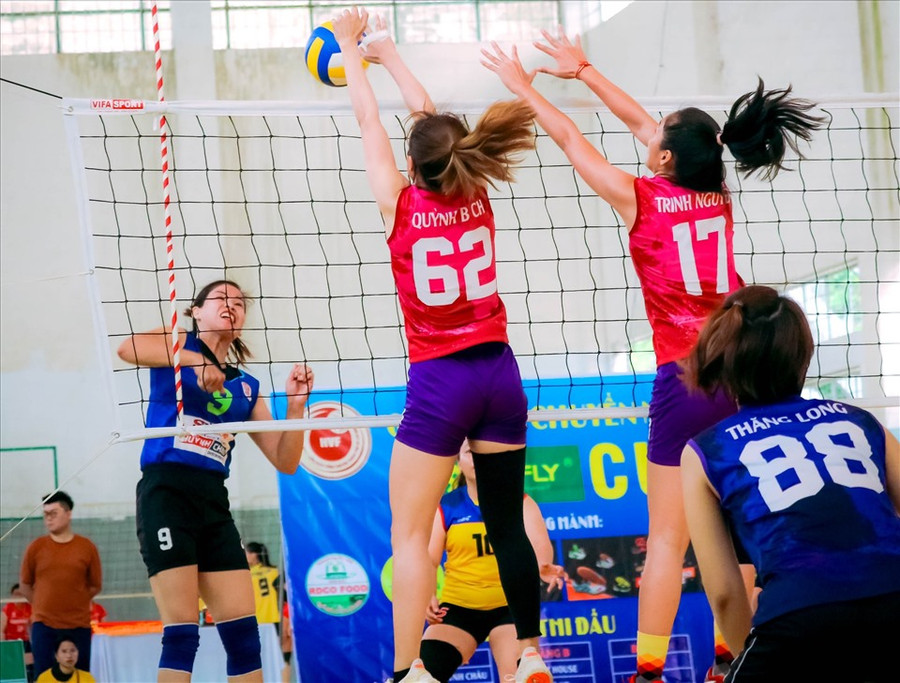 Quỳnh Bích ngoài giỏi võ còn chơi rất tốt các môn thể thao như bóng chuyền, nhảy cao, nhảy xa, chạy tiếp sức... Ảnh: NVCC