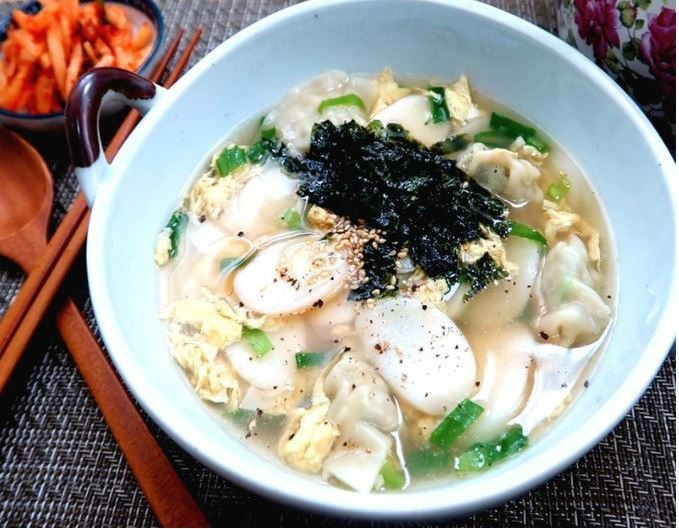 Canh bánh gạo TteokGuk ở Hàn Quốc. Ảnh: Korea Travel Canh bánh gạo TteokGuk ở Hàn Quốc. Ảnh: Korea Travel
