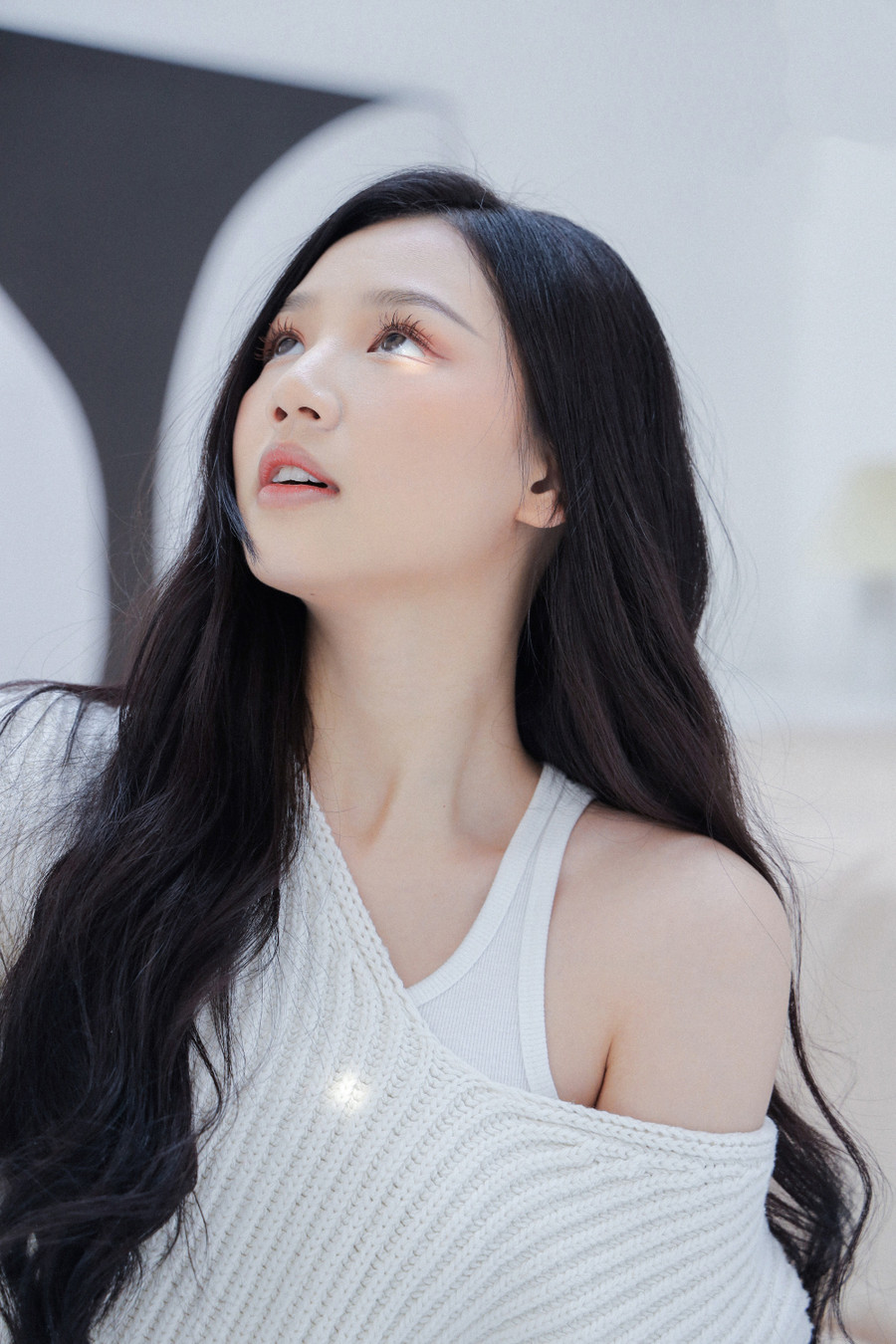  Được biết, ca khúc này sẽ được phát hành vào lúc 19 giờ ngày 6.2 tới. Ảnh: NVCC