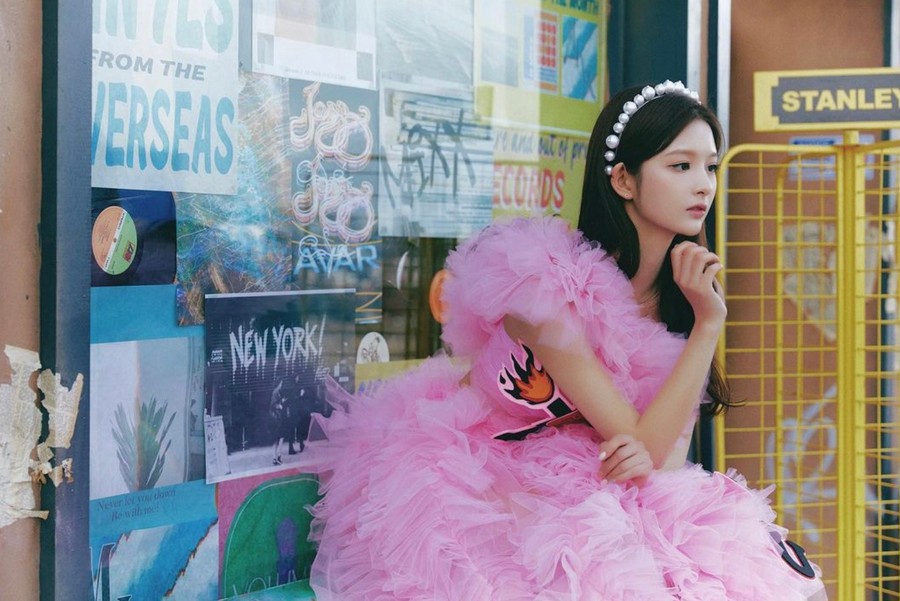 Trang Allkpop tổng hợp nhiều bình luận tán thưởng Sullyoon: “Sao lại có người xinh đẹp như thế này được chứ?