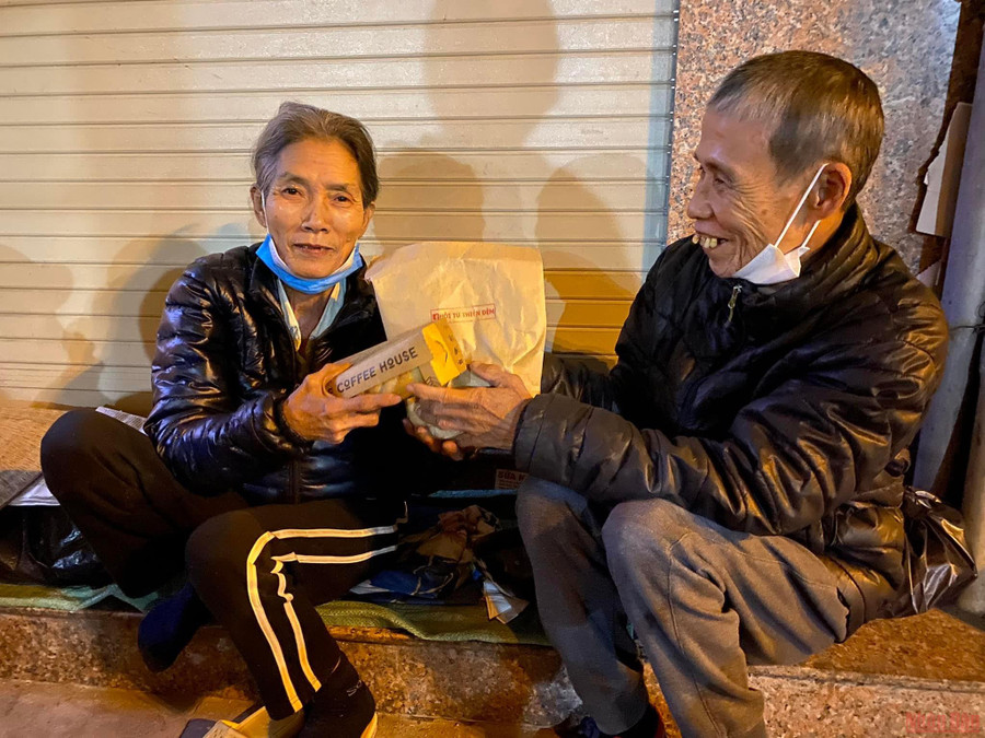 Rodrigo (quốc tịch Tây Ban Nha) là 1 trong 2 thành viên người nước ngoài đã tham gia cùng hoạt động ý nghĩa của Từ thiện đêm. Ảnh: Thành Đạt