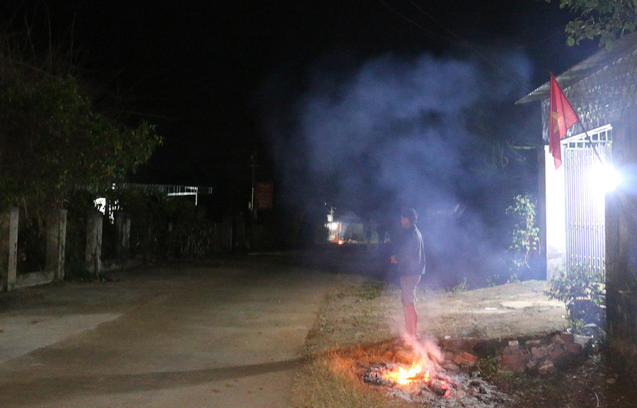 Ông Nguyễn Văn Thắng cũng chọn đón Giao thừa cùng gia đình, hạn chế tập trung đông người để phòng-chống dịch bệnh. Ảnh: Quang Tấn