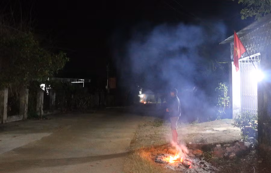 Ông Nguyễn Văn Thắng cũng chọn đón Giao thừa cùng gia đình, hạn chế tập trung đông người để phòng-chống dịch bệnh. Ảnh: Quang Tấn