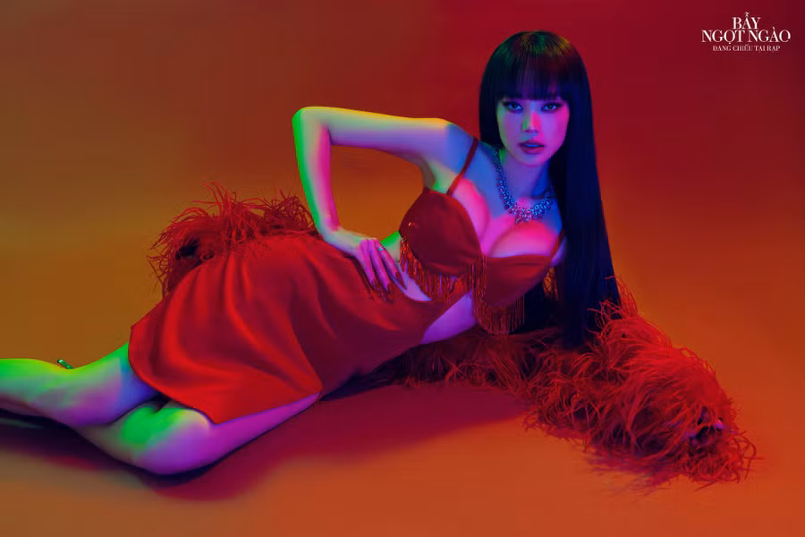 Phong cách thời trang của Minh Hằng ngày càng sexy. Nhờ ăn uống và tập luyện hợp lý, cô giữ được vóc dáng vạn người mê với những đường cong quyến rũ. Ảnh: ĐPCC