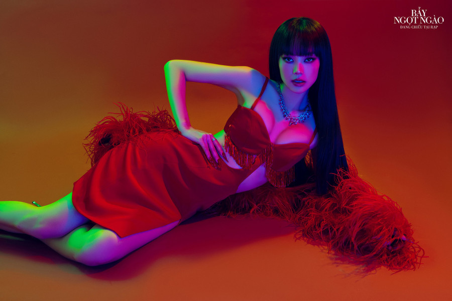 Phong cách thời trang của Minh Hằng ngày càng sexy. Nhờ ăn uống và tập luyện hợp lý, cô giữ được vóc dáng vạn người mê với những đường cong quyến rũ. Ảnh: ĐPCC