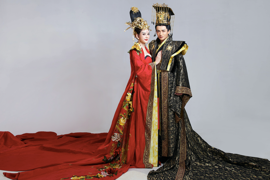 Lâm Khánh Chi tiết lộ nam diễn viên đã luôn bên cạnh, động viên và an ủi mình sau nhiều sóng gió cuộc đời. Nữ ca sĩ nói: “Nếu không có Song Duy cùng tôi trong thời gian qua, có lẽ một mình tôi không vượt qua được”. NVCC Lâm Khánh Chi tiết lộ nam diễn viên đã luôn bên cạnh, động viên và an ủi mình sau nhiều sóng gió cuộc đời. Nữ ca sĩ nói: “Nếu không có Song Duy cùng tôi trong thời gian qua, có lẽ một mình tôi không vượt qua được”. NVCC