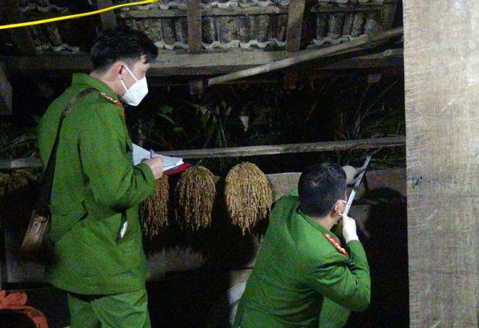 Công an khám nghiệm hiện trường - Ảnh: Công an cung cấp Công an khám nghiệm hiện trường - Ảnh: Công an cung cấp