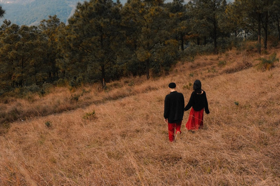 Đường leo bộ tới Phượng Hoàng không quá khó, tuy nhiên dốc cao, đường đất đá, du khách nên đi giày, mặc quần áo gọn nhẹ. Ảnh: Giang Nguyen Vu Hoang Đường leo bộ tới Phượng Hoàng không quá khó, tuy nhiên dốc cao, đường đất đá, du khách nên đi giày, mặc quần áo gọn nhẹ. Ảnh: Giang Nguyen Vu Hoang