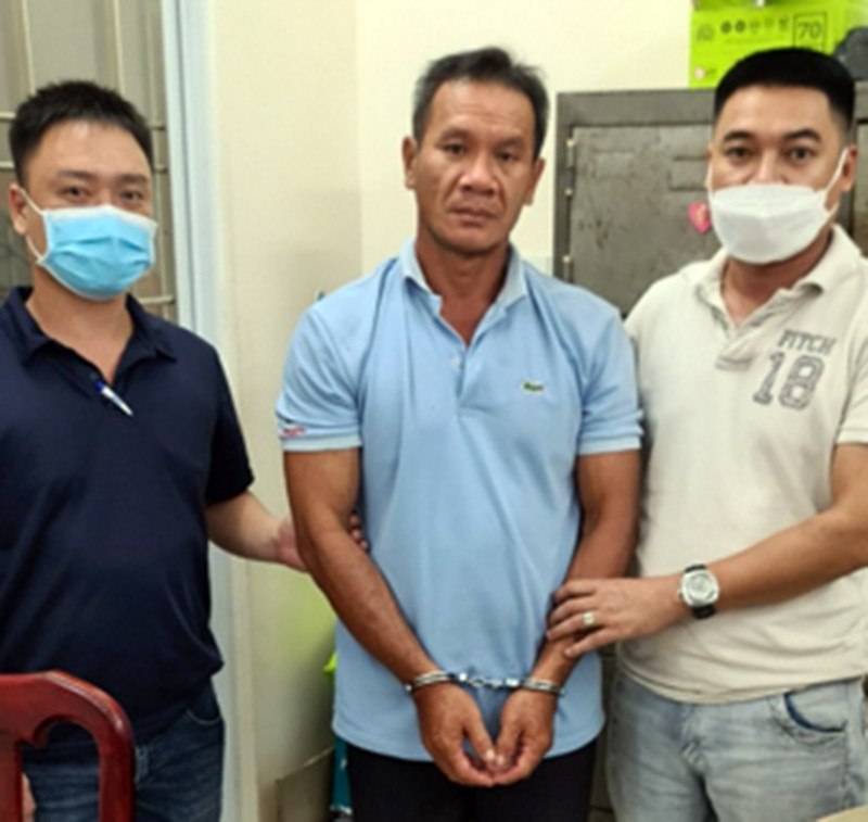  Đối tượng truy nã Nguyễn Văn Lời (giữa).