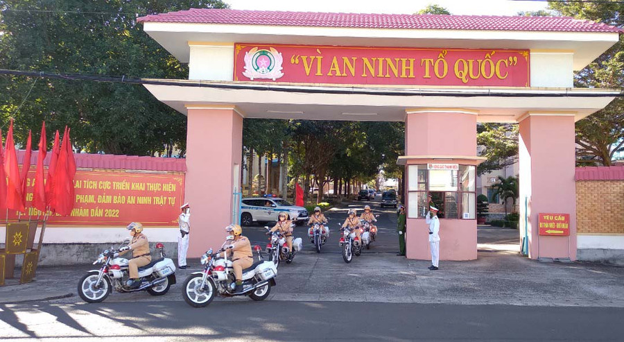 Lực lượng Công an tỉnh ra quân đợt cao điểm tấn công trấn áp các loại tội phạm, bảo đảm an ninh trật tự dịp Tết Nhâm Dần 2022. Ảnh: Lê Anh