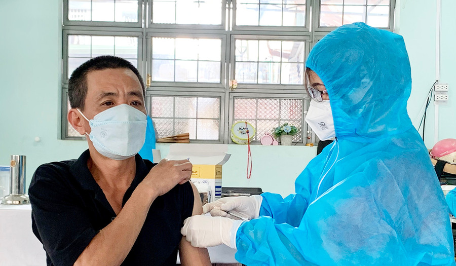 Gia Lai tiếp tục đẩy mạnh công tác tiêm vắc xin phòng Covid-19 cho người dân trên địa bàn tỉnh. Ảnh: Như Nguyện  Gia Lai tiếp tục đẩy mạnh công tác tiêm vắc xin phòng Covid-19 cho người dân trên địa bàn tỉnh. Ảnh: Như Nguyện