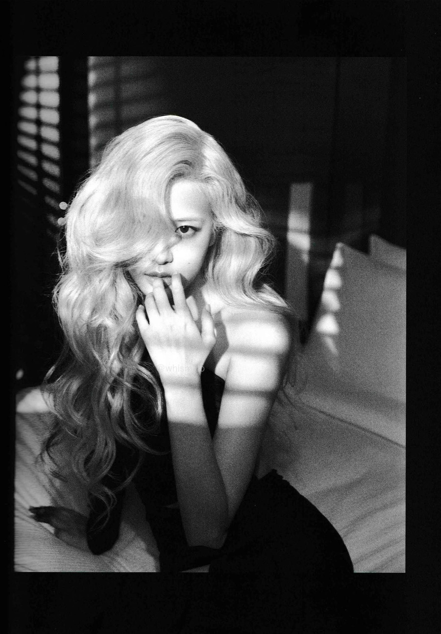 Ảnh: DAZED KOREA Vẻ gợi cảm của Rosé được nhiều người khen ngợi và khiến họ liên tưởng đến “huyền thoại gợi cảm