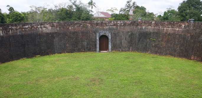 Cửa voi ra đấu trường.