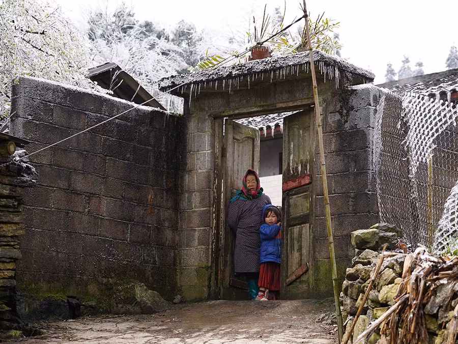 Băng giá gây lạnh sâu, người dân không dám ra khỏi cửa. Ảnh: Độc Lập