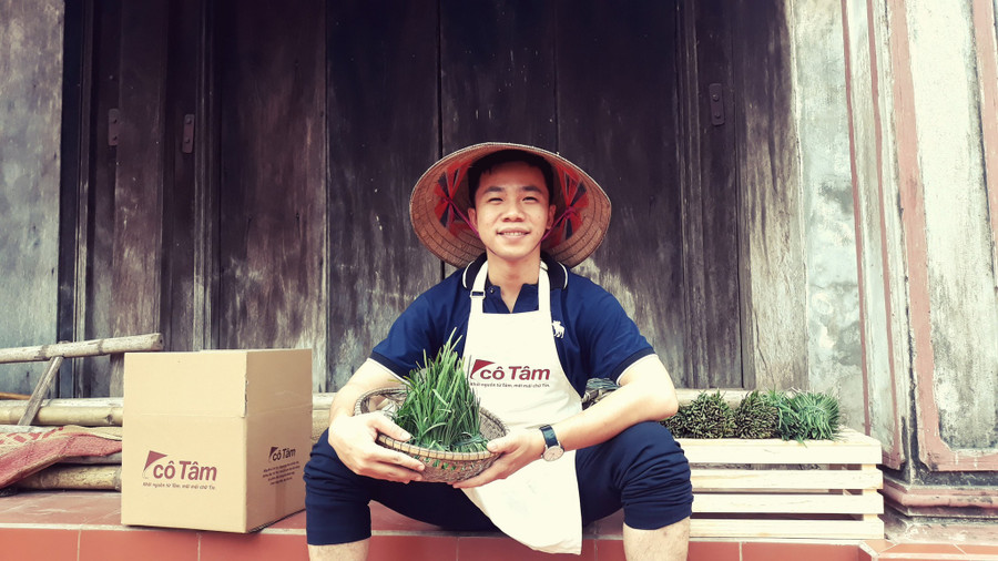 Anh Vũ Minh Ngọc tốt nghiệp Trường ĐH Kiến trúc nhưng lại khởi nghiệp với nghề làm giấm trên quê hương. Ảnh: NVCC Anh Vũ Minh Ngọc tốt nghiệp Trường ĐH Kiến trúc nhưng lại khởi nghiệp với nghề làm giấm trên quê hương. Ảnh: NVCC