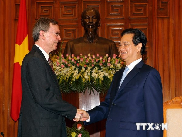 Thủ tướng Nguyễn Tấn Dũng và Đại sứ Đặc mệnh toàn quyền Vương quốc Na Uy tại Việt Nam Stale Torstein Risa. Thủ tướng Nguyễn Tấn Dũng và Đại sứ Đặc mệnh toàn quyền Vương quốc Na Uy tại Việt Nam Stale Torstein Risa.