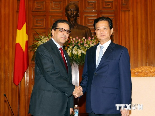 Thủ tướng Nguyễn Tấn Dũng và Đại sứ Đặc mệnh toàn quyền Salah A.H. Sarhan. Thủ tướng Nguyễn Tấn Dũng và Đại sứ Đặc mệnh toàn quyền Salah A.H. Sarhan.