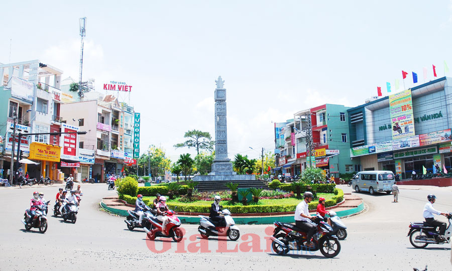 Ngã ba Diệp Kính (TP. Pleiku). Ảnh: Nguyễn Giác Ngã ba Diệp Kính (TP. Pleiku). Ảnh: Nguyễn Giác