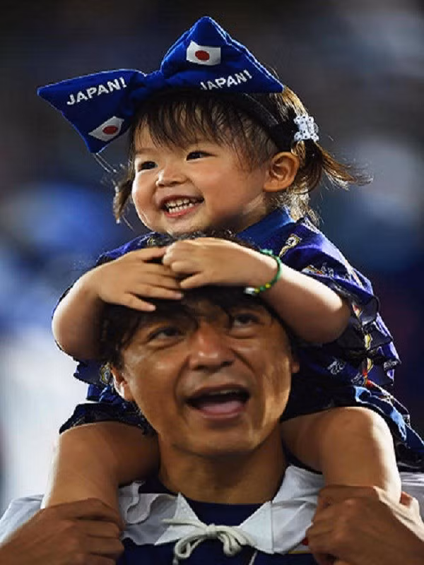 CĐV Nhật Bản tận hưởng không khí sôi động trong trận Nhật gặp Hy Lạp