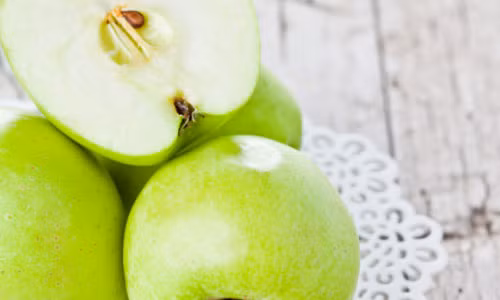 Táo xanh có nhiều lợi ích cho sức khỏe. Táo xanh có nhiều lợi ích cho sức khỏe.