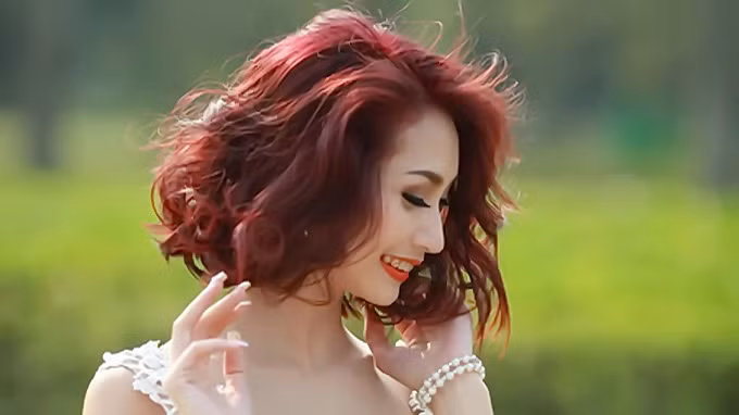  Chọn loại dầu gội không có chứa thành phần chất sulphate sẽ giúp mái tóc nhuộm giữ được màu sắc bền đẹp hơn