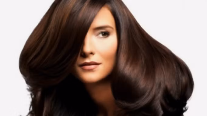 Tóc duỗi cúp phồng đang là mốt "nóng". Tóc duỗi cúp phồng đang là mốt