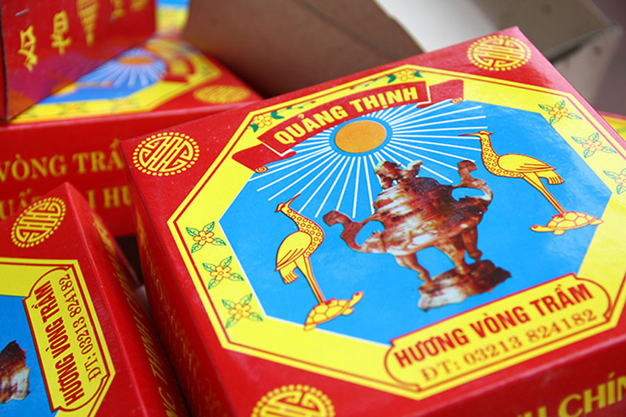 Hương Quảng Thịnh là một trong những loại có uy tín chất lượng cao của làng hương cổ truyền này.