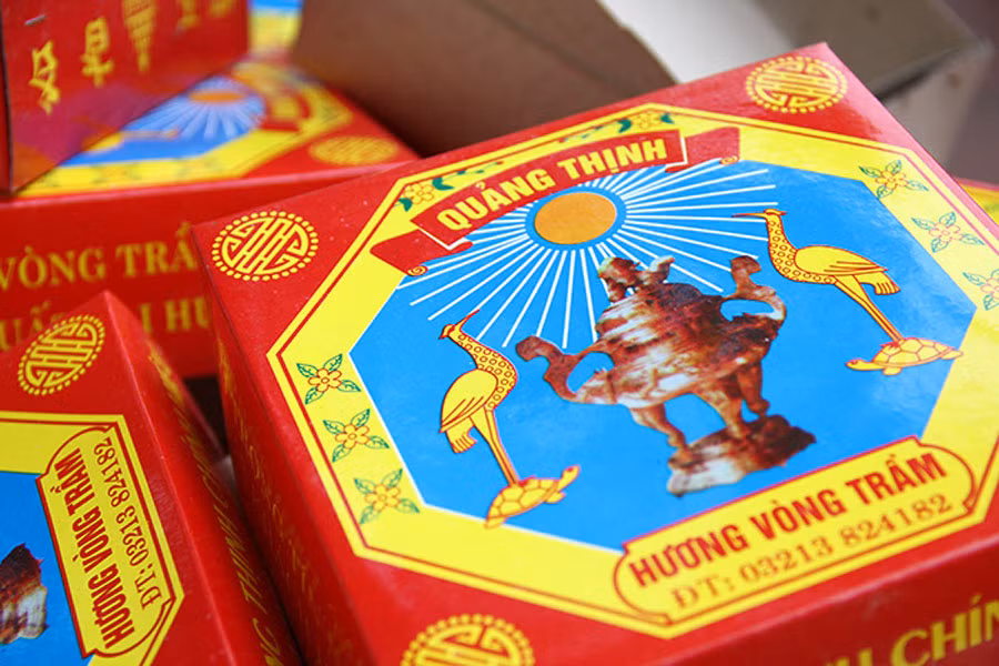 Hương Quảng Thịnh là một trong những loại có uy tín chất lượng cao của làng hương cổ truyền này.