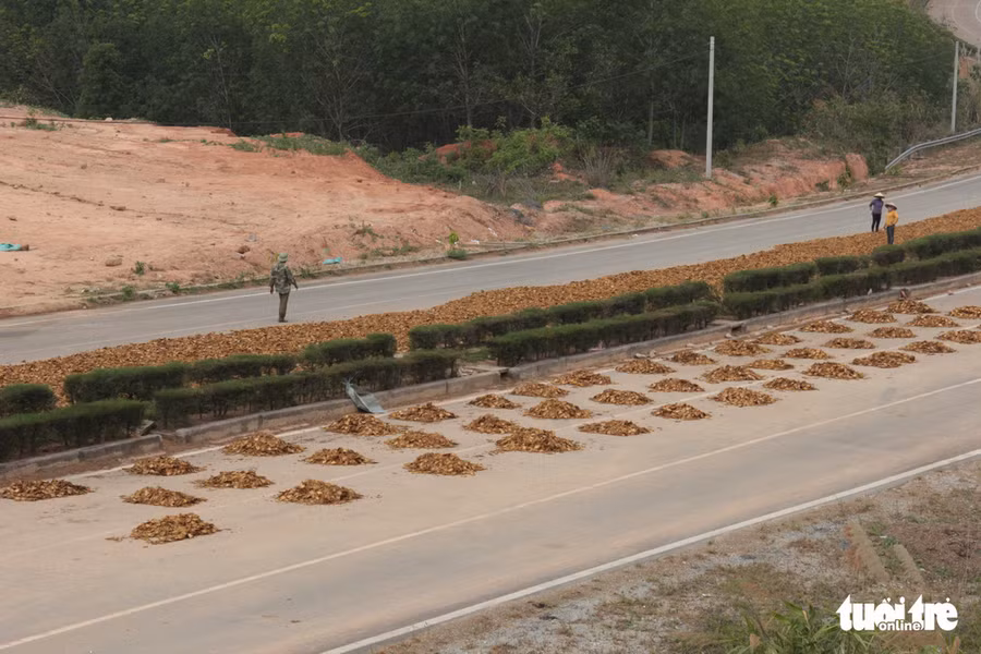  Hai làn đường được người dân tận dụng