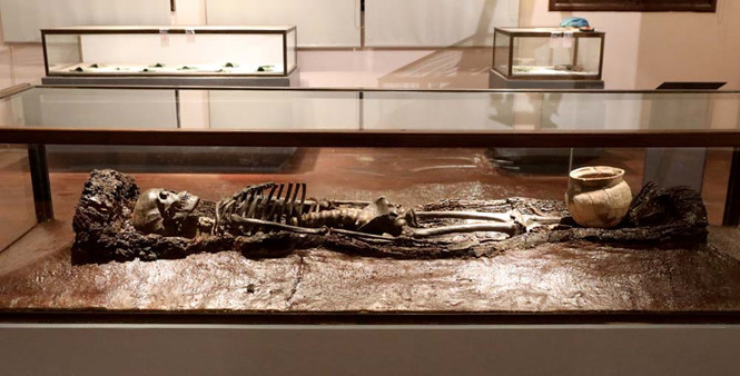 Mộ cổ Châu Can, khai quật tại Hà Nội. Chủ nhân của ngôi mộ này là cư dân văn hóa Đông Sơn. Mộ cổ Châu Can, khai quật tại Hà Nội. Chủ nhân của ngôi mộ này là cư dân văn hóa Đông Sơn.