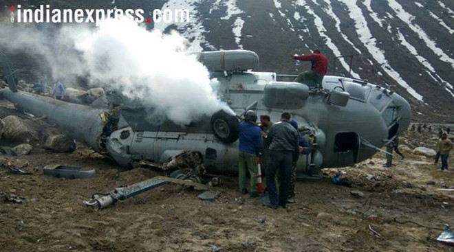 Trực thăng chở hàng đã va chạm với dầm sắt trong khi cố gắng hạ cánh tại bãi đỗ trực thăng Kedarnath.