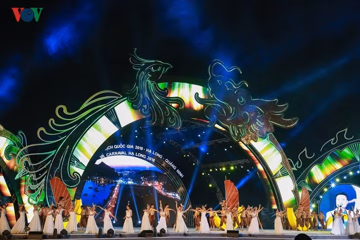 Chương trình nghệ thuật đầy màu sắc với 3 chủ đề chính: Truyền thuyết và tâm linh, Độc đáo và Đa sắc, Hội nhập và lan tỏa với sự tham gia của hàng nghìn nghệ sĩ, diễn viên.