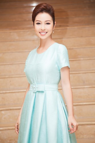Là mẹ 3 con nhưng Hoa hậu Jennifer Phạm vẫn vô cùng trẻ trung.  Là mẹ 3 con nhưng Hoa hậu Jennifer Phạm vẫn vô cùng trẻ trung.