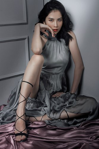 Không quá chú trọng vào make up nhưng Nam Anh vẫn khiến người xem cuốn hút bởi sự giản dị. Không quá chú trọng vào make up nhưng Nam Anh vẫn khiến người xem cuốn hút bởi sự giản dị.