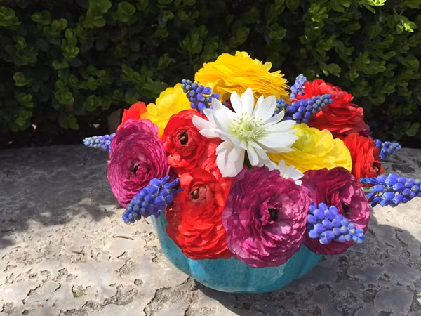  Căn nhà nhỏ của chị không khi nào thiếu những bình hoa tươi.