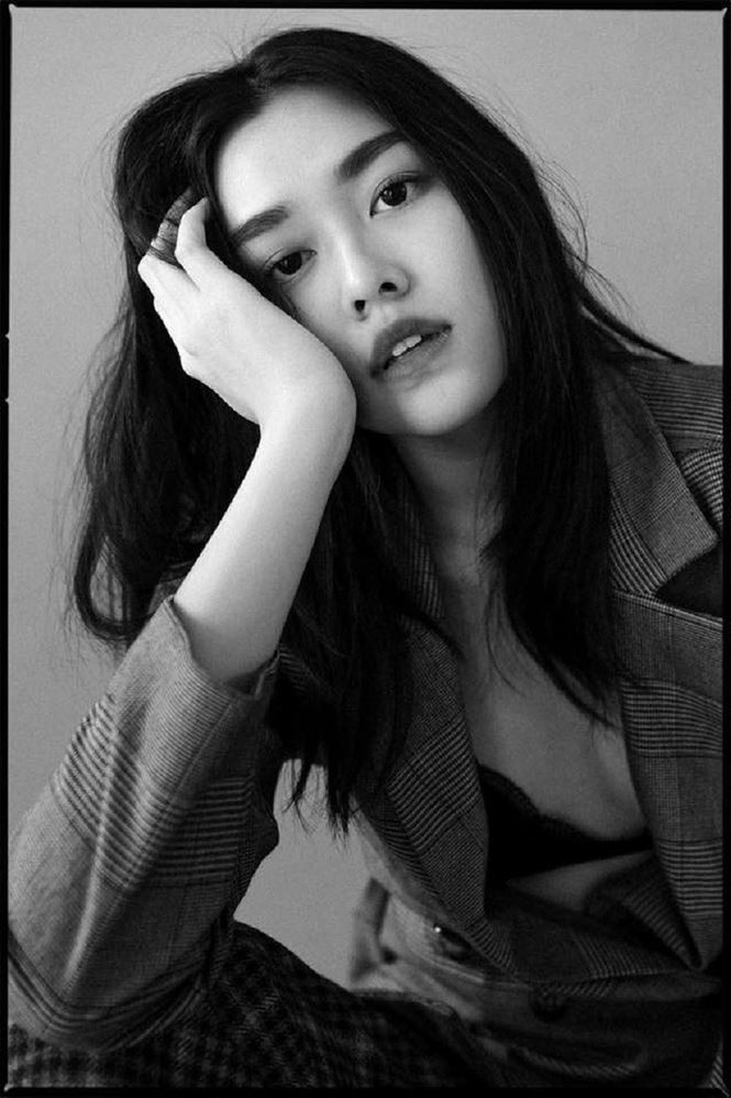 Tường San rất biết diễn trước ống kính Tường San rất biết diễn trước ống kính