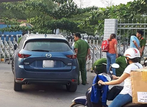 Cơ quan chức năng khám nghiệm hiện trường vụ việc. 