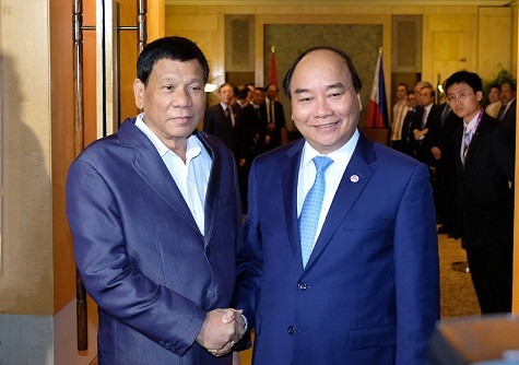 Thủ tướngNguyễn Xuân Phúc tiếp xúc song phương với Tổng thống Philippines Rodrigo Duterte. Thủ tướngNguyễn Xuân Phúc tiếp xúc song phương với Tổng thống Philippines Rodrigo Duterte.