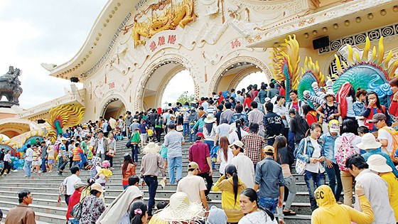  Khu du lịch văn hóa Suối Tiên - một địa điểm vui chơi giải trí của người dân thành phố và các tỉnh lân cận