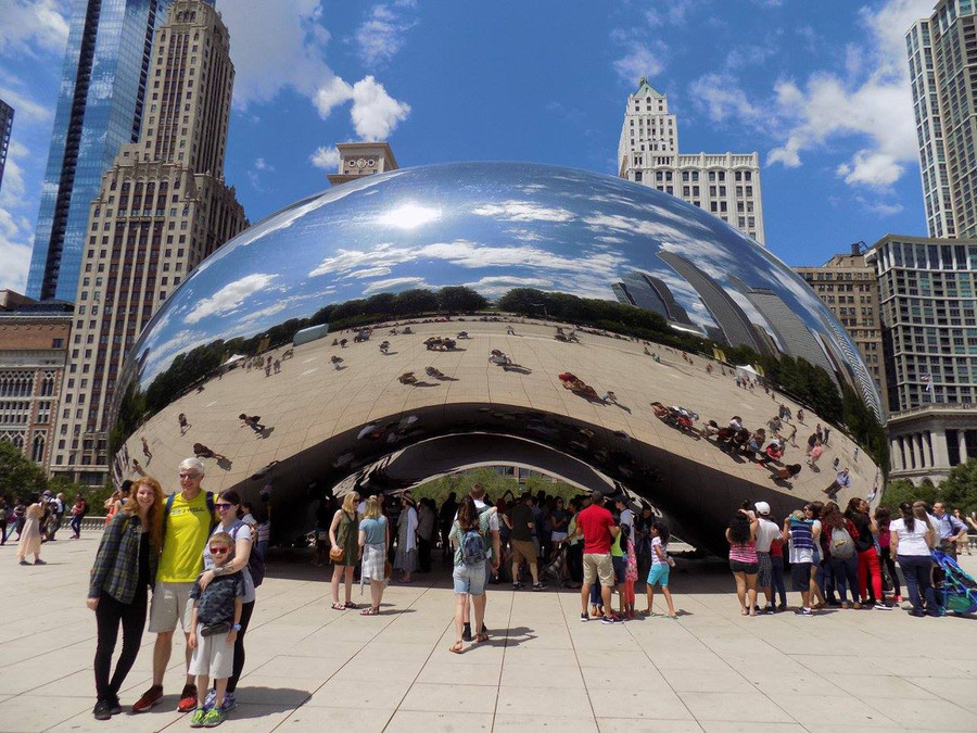 Cổng mây luôn là điểm đến thu hút nhiều du khách khi đến Chicago. 