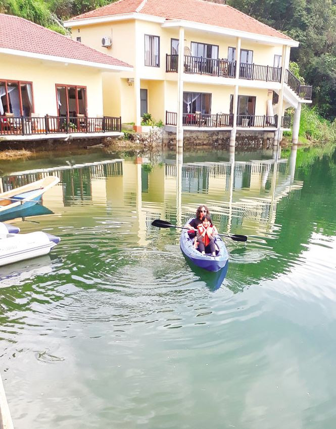 Phong Nha Farmstay của vợ chồng anh Benjamin và chị Bích, nơi đặt nền móng cho mô hình du lịch cộng đồng ở Cự Nẫm. Phong Nha Farmstay của vợ chồng anh Benjamin và chị Bích, nơi đặt nền móng cho mô hình du lịch cộng đồng ở Cự Nẫm.