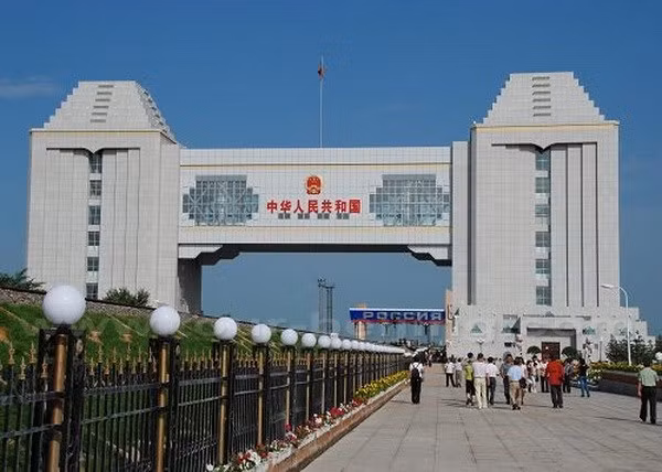  Cửa khẩu quốc tế Trung Quốc-Nga tại Mãn Châu Lý. (Nguồn: tour-beijing.com)
