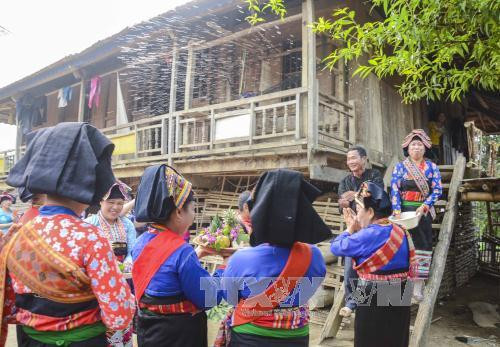 Ngày hội Bun huột nặm, té nước - cầu mưa của người dân tộc Lào ở bản Na Sang, xã Núa Ngam, huyện Điện Biên, tỉnh Điện Biên.