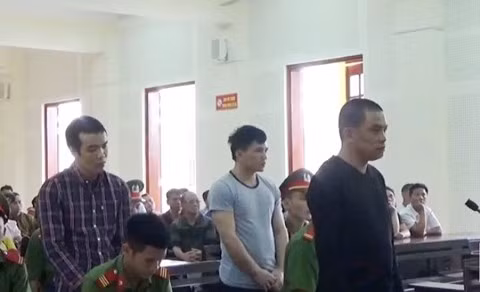 Các bị cáo tại phiên tòa xét xử.