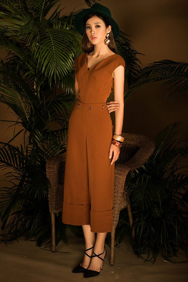 Các mẫu thiết kế mang tính ứng dụng cao phù hợp với tiết trời chuyển mùa và giúp phái đẹp tự do mix đồ để 'đi muôn nơi'. Các mẫu thiết kế mang tính ứng dụng cao phù hợp với tiết trời chuyển mùa và giúp phái đẹp tự do mix đồ để 'đi muôn nơi'.