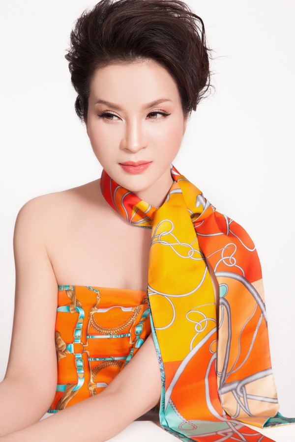 Lớp nền nhẹ nhàng, vừa đủ che giấu khéo léo những khuyết điểm mà vẫn mang lại vẻ đẹp tự nhiên.