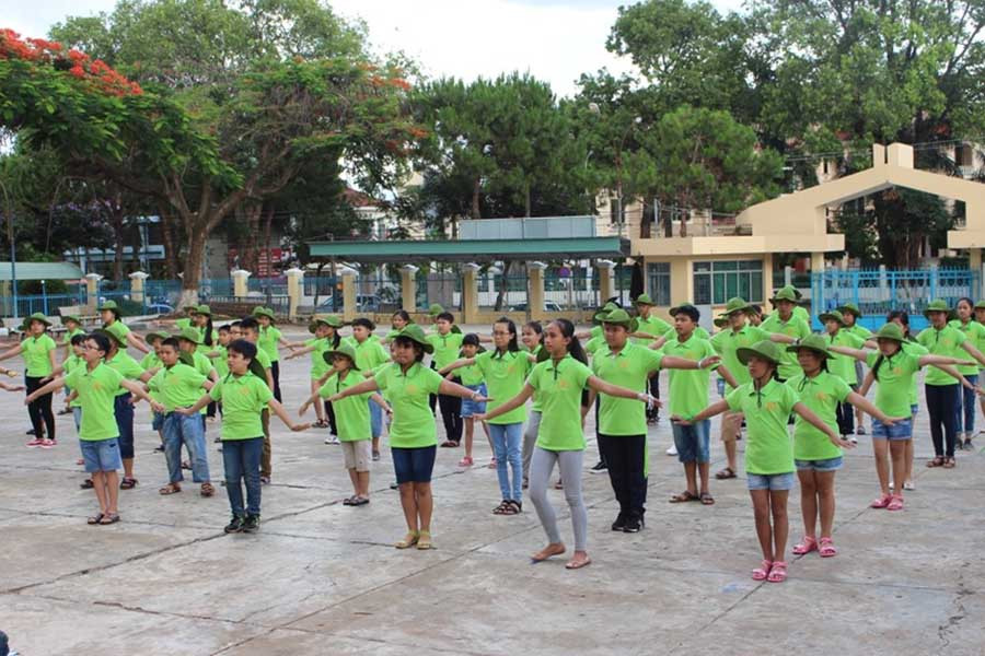 Học viên tập dân vũ. Ảnh: Phương Linh