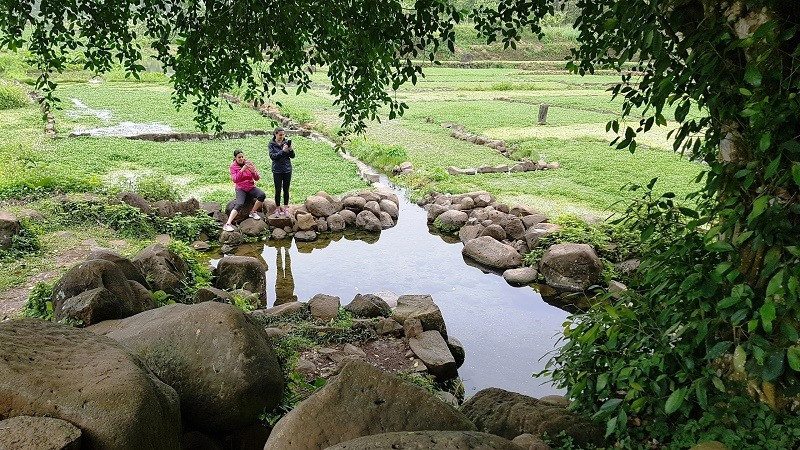 Không chỉ cung cấp nguồn nước quý giá, giếng Bà còn có một khung cảnh tuyệt đẹp. Không chỉ cung cấp nguồn nước quý giá, giếng Bà còn có một khung cảnh tuyệt đẹp.